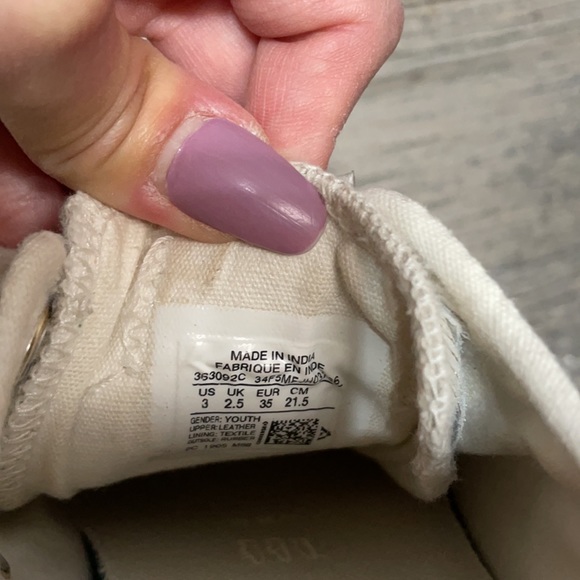 Gold Converse - Picture 7 of 7